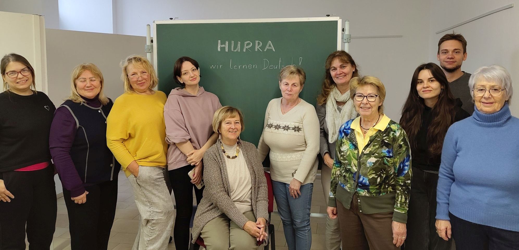 Silvia, Barbara, Wilma und Elisabeth mit einigen Schüler*innen